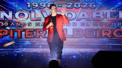 Después de diez años sin presentarse en Honduras, el humorista colombiano Piter Albeiro regresó a San Pedro Sula con su gira <b>Inolvidable</b>, un espectáculo con el que celebra 30 años de trayectoria. El evento se realizó el viernes 10 de julio en el Salón Julián Arriaga de la UTH, donde reunió a decenas de seguidores.