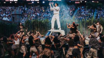 Bad Bunny no solo ofreció un show musical, sino un manifiesto cultural y político. Sus siete mensajes combinaron orgullo, unidad y resistencia, logrando que el Super Bowl LX fuera recordado como un momento en que la música latina habló al mundo entero.