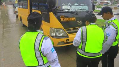 El transporte gratuito es uno de los servicios que ofrece la Unah, y beneficia a más de 20,000 jóvenes.