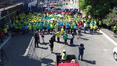 Bajo un sol ardiente y con el firme propósito de hacer escuchar su voz, más de treinta sindicatos del litoral Atlántico se movilizaron este 1 de mayo en conmemoración del Día del Trabajador.