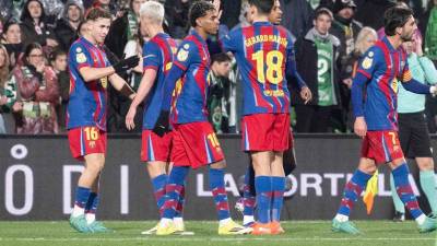 Jugadores del Barcelona celebrando la vicotria ante el Racing de Santander en los octavos de final de la Copa del Rey.
