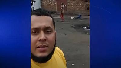 Migrantes de Honduras, Cuba y Ecuador denunciaron este jueves que el Servicio de Inmigración y Aduanas (ICE) estadounidense los deportó “a la fuerza” a la República Centroafricana, sin previo aviso, por lo que buscan ayuda para retornar y argumentan que “violaron todos sus derechos”.