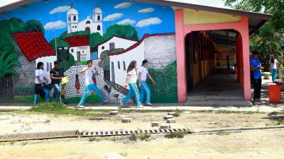Miles de estudiantes de los centros educativos públicos y privados del departamento de Cortés disfrutarán del receso escolar de medio año.