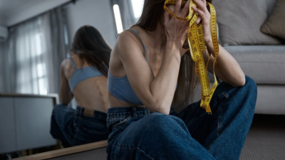 La idealización de tener un cuerpo extremadamente delgado, ha adquirido gran visibilidad a través de artistas y famosos, como un ideal de belleza, éxito, bienestar y aceptación social.
