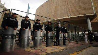 Las autoridades de la Policía Nacional informaron que el cierre de las instalaciones del Congreso Nacional y del parque La Merced responde a la implementación de un plan especial de seguridad, previo a la instalación de la primera legislatura y a varias sesiones programadas en este mes de enero.