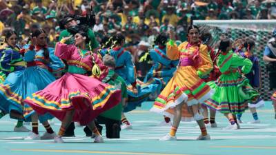 La ceremonia inaugural de la Copa Mundial de la FIFA 2026 generó reacciones encontradas entre los aficionados, especialmente en redes sociales, donde numerosos usuarios expresaron opiniones divididas sobre el espectáculo que marcó el inicio del torneo.