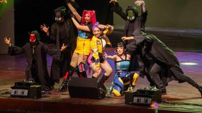 El concierto de las Guerreras K-POP mantuvo el dinamismo de principio a fin, con un público que cantó, bailó y saltó al son de sus canciones.