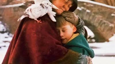 La industria cinematográfica está de luto tras la muerte de la actriz irlandesa Brenda Fricker, quien falleció la noche del jueves en Dublín a los 81 años, luego de atravesar un período de enfermedad. La noticia fue confirmada por su representante, Phil Belfield, poniendo fin a la trayectoria de una de las intérpretes más destacadas de Irlanda.