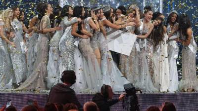 La edición número 75 de Miss Universo enfrenta una inesperada baja a poco más de un mes de la final, luego de que una de las representantes anunciara su renuncia al título nacional y confirmara que no participará en la competencia internacional.