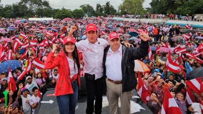El cierre de campaña de Salvador Nasralla y Alexander López en El Progreso estuvo respaldada por una multitud de correligionarios.