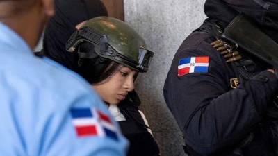 Un tribunal concedió este jueves libertad condicional a la cantante dominicana Yailin La Más Viral, quien había sido arrestada el pasado martes tras ser encontrada con dos pistolas en su vehículo sin los permisos requeridos.