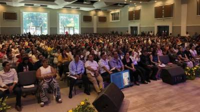Con la participación de más de 1,000 docentes se desarrolló el primer diplomado para fortalecer las competencias de los educadores en innovación, liderazgo y bienestar psicoemocional.