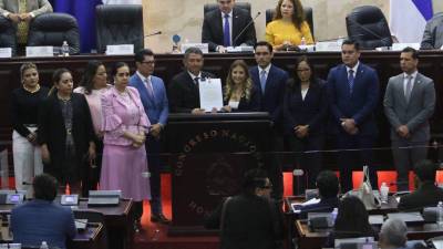 Comión Especial de Juicio Político entrega informe final al Congreso Nacional