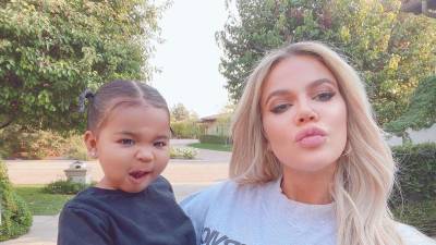 Khloé Kardashian y su hija True dieron positivo al coronavirus.