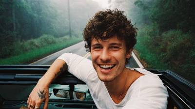 El inicio de 2026 estuvo marcado por un encuentro que captó la atención de la prensa internacional. El cantante canadiense Shawn Mendes y la actriz brasileña Bruna Marquezine fueron vistos celebrando juntos la llegada del nuevo año en São Miguel dos Milagres, un exclusivo destino turístico del estado de Alagoas, en el noreste de Brasil.