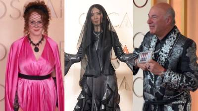 La alfombra roja de los Premios Óscar 2026 volvió a ser un espectáculo lleno de glamour, pero no todos los looks lograron impresionar a los críticos y al público. Entre elegancia y extravagancia, algunas celebridades llamaron la atención... por las razones equivocadas.