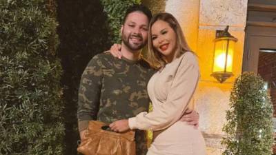 La creadora de contenido hondureña Ana Alvarado, conocida como Lipstickfables, y su esposo Jorge Cordero compartieron un emotivo video en redes sociales donde revelan que, tras 12 años de intentos, esperan a su primer hijo juntos.