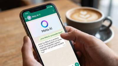 Meta AI está integrada automáticamente a WhatsApp.