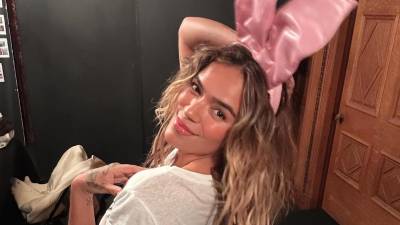 La cantante colombiana Karol G continúa cosechando logros. La estrella es la protagonista de la edición de primavera 2026 de Playboy, la revista especializada en contenido para adultos. Es la primera vez que la colombiana posa para esta publicación, una de las más reconocidas a nivel internacional.