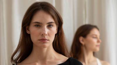La amistad entre mujeres puede estar marcada por varios elementos y cuando se pierde puede fracturarse.
