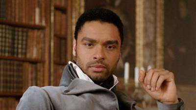 Regé-Jean Page, conocido por interpretar a El Duque de la exitosa serie de época Bridgerton, protagonizará Hancock Park, una serie de suspense erótico que está desarrollando Netflix.