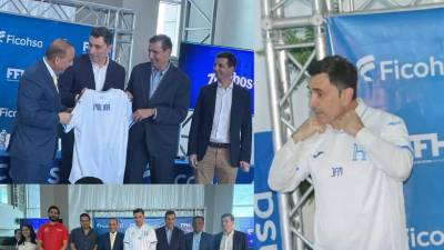 El español José Francisco Molina fue presentado como nuevo entrenador de la Selección de Honduras. Vivió un incómodo momento y la única persona que lo acompaña en el país.