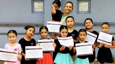 Con disciplina, entusiasmo y muchos sueños, 24 alumnas de la Academia Paso a Paso, de Villanueva, Cortés, viajaron hasta Bogotá, Colombia, para vivir una experiencia de formación artística internacional del 3 al 9 de octubre de 2026.