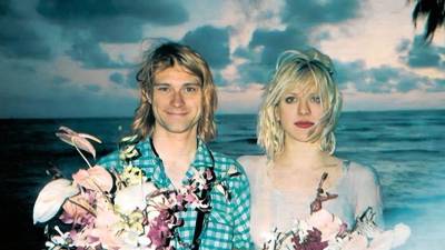 Más de tres décadas después de la muerte de Kurt Cobain, el caso continúa generando debate y dividiendo opiniones. El líder de Nirvana fue hallado sin vida el 5 de abril de 1994 en su casa de Seattle, con una herida de escopeta en la cabeza y una nota manuscrita que llevó a las autoridades a concluir oficialmente que se trató de un suicidio.