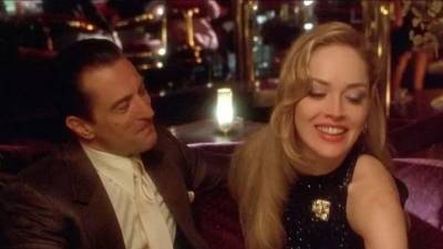 La actriz Sharon Stone volvió a captar la atención mediática tras recordar una de las escenas más icónicas de su carrera y destacar a Robert De Niro como el “mejor besador” de Hollywood.