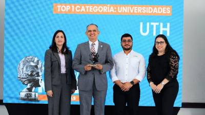 UTH fue nuevamente reconocida en la categoría “Universidades”; su rector, Javier Mejía, recibió el trofeo.