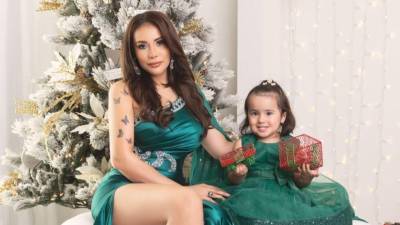 Elsa Oseguera compartió una sesión fotográfica que inundó de ternura y belleza las redes sociales. En el marco de la Nochebuena previo a Navidad, la catracha posó junto a su hija Summer.