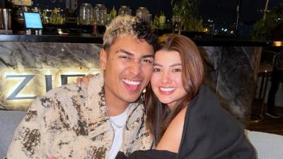 El ritmo urbano hondureño vuelve a encenderse con el lanzamiento de <b>“Pa Mover el Bote Remix”</b>, una propuesta musical que reúne a Milagro Flores, Supremo, Jr Clark y Andro Skrt. La canción llega como una versión renovada del tema original, que cuenta con la participación de Joao Ferreira, apostando por un sonido más bailable y festivo que busca conquistar las pistas, las redes sociales y el público joven que sigue de cerca la escena urbana catracha.