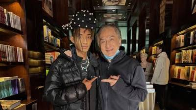El actor y cantante Jaden Smith sorprendió a sus seguidores al dedicar un emotivo mensaje al legendario Jackie Chan, con motivo de su cumpleaños número 72.