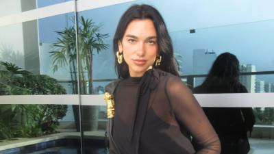 La cantante británica Dua Lipa transformó este lunes las experiencias inmersivas de la música al fusionar su imagen artística con el taco, el platillo mexicano más reconocido a nivel mundial, en el marco del cierre de su gira Radical Optimism Tour 2025 en Ciudad de México.