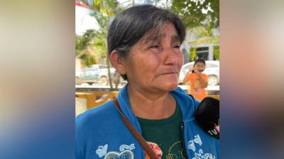 El miércoles 26 de noviembre, a plena luz del día, dos mujeres engañaron a una señora originaria de Belén Gualcho, Ocotepeque, utilizando tres boletos falsos de lotería para despojarla de 214 mil lempiras. El suceso ocurrió en San Marcos Ocotepeque y una de las sospechosas quedó registrada en una cámara de seguridad.
