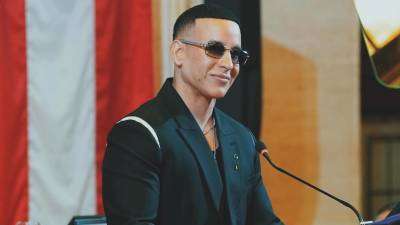 Daddy Yankee celebra este martes sus 50 años de vida, tiempo en el que se dio a conocer como 'El jefe' del reguetón, con los éxitos mundiales de 'Gasolina' y 'Despacito', para dejar recientemente el género urbano y pasar a la música cristiana con temas como 'Sonríele a la vida'.