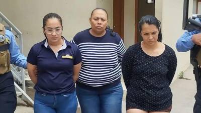 Las autoridades informaron que la madre de las dos hermanas permanece en prisión.