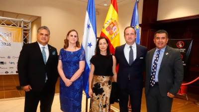 Basilio Fuschich, Isabel Rodríguez de Vera, Isabel Lozano; el Embajador de España en Honduras, Guillermo Escribano Manzano, y Edwin Pavón