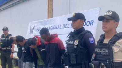 Escándalo luego de que fue futbolista ha sido detenido acusado de robo.