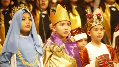 Los niños incluso personificaron obras musicales referentes al nacimiento del niño Jesús en Belén.