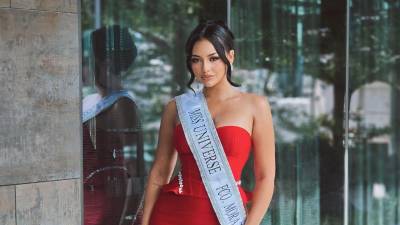 Con determinación y estilo, Kennia Mondragón se alista para portar la banda de Francisco Morazán en el certamen Miss Honduras Universo 2026, donde buscará conquistar al jurado y al público con su talento, carisma y compromiso.