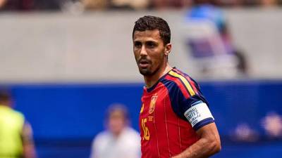 Fabrizio Romano y otros portales como Mundo Deportivo revelan el futuro final de Rodri tras ser vinculado al Barcelona y Real Madrid.