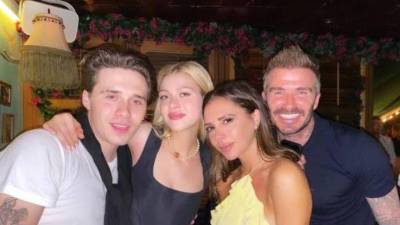 Las fricciones entre Nicola Peltz y Victoria Beckham no habrían surgido únicamente a raíz de la boda ni de las recientes declaraciones públicas de Brooklyn Beckham. De acuerdo con diversas versiones, las diferencias entre la actriz estadounidense y su suegra venían gestándose desde antes y se intensificaron con el paso del tiempo.