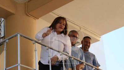 La exdiputada al Parlamento Centroamericano, Gladis Aurora López, reapareció este miércoles 15 de abril en las instalaciones del Congreso Nacional de Honduras, luego de varios meses alejada del hemiciclo tras el atentado con explosivo que sufrió a inicios de año.