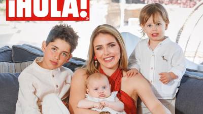 La actriz mexicana Michelle Renaud vuelve a cautivar al público al posar para la revista <i>¡HOLA!</i> en una sesión muy especial junto a sus tres hijos. En las imágenes, la estrella refleja su faceta más íntima y maternal, mostrando la unión y complicidad que comparte con ellos.