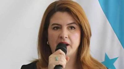 Durante la entrega de credenciales a los diputados electos del Partido Nacional, la consejera del Consejo Nacional Electoral (CNE), Cossette López, lanzó fuertes señalamientos contra Libertad y Refundación (Libre), al asegurar que ese partido intentó montar un fraude en las elecciones generales.