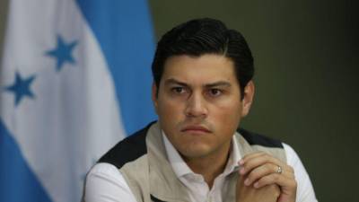 En las últimas horas, circuló una fotografía de Marlon Ochoa, consejero del Consejo Nacional Electoral (CNE), en un aeropuerto del país.