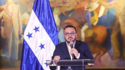 El gobierno de Nasry Asfura realizó un nuevo movimiento en su gabinete al separar de su cargo a José Augusto Argueta, quien hasta este miércoles se desempeñaba como ministro de Comunicaciones y Estrategia.