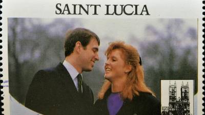 Desde su divorcio en 1996, el entonces príncipe Andrés —hoy Andrew Mountbatten-Windsor— y Sarah Ferguson han alimentado durante décadas la especulación sobre una posible reconciliación formal. Aunque separados legalmente, continuaron compartiendo residencia en Royal Lodge y proyectando una cercanía poco habitual en la realeza británica.