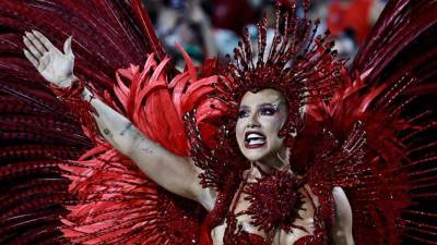 La empresaria e influencer Virginia Fonseca debutó ayer martes como reina de orquesta de la escuela de samba Grande Río en el sambódromo de Río de Janeiro, un estreno que concentró miradas tanto por su popularidad como por su vínculo sentimental con el delantero del Real Madrid Vinícius Junior.